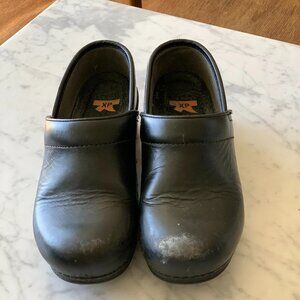 Dansko Black Leather XP Professional Clogs Size 36